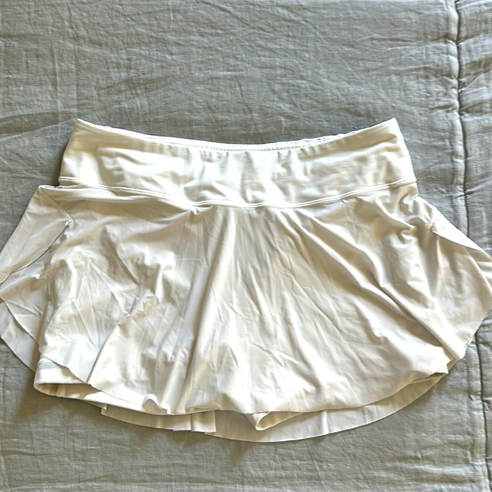 Lululemon discontinued style, size 6, non-smoker
